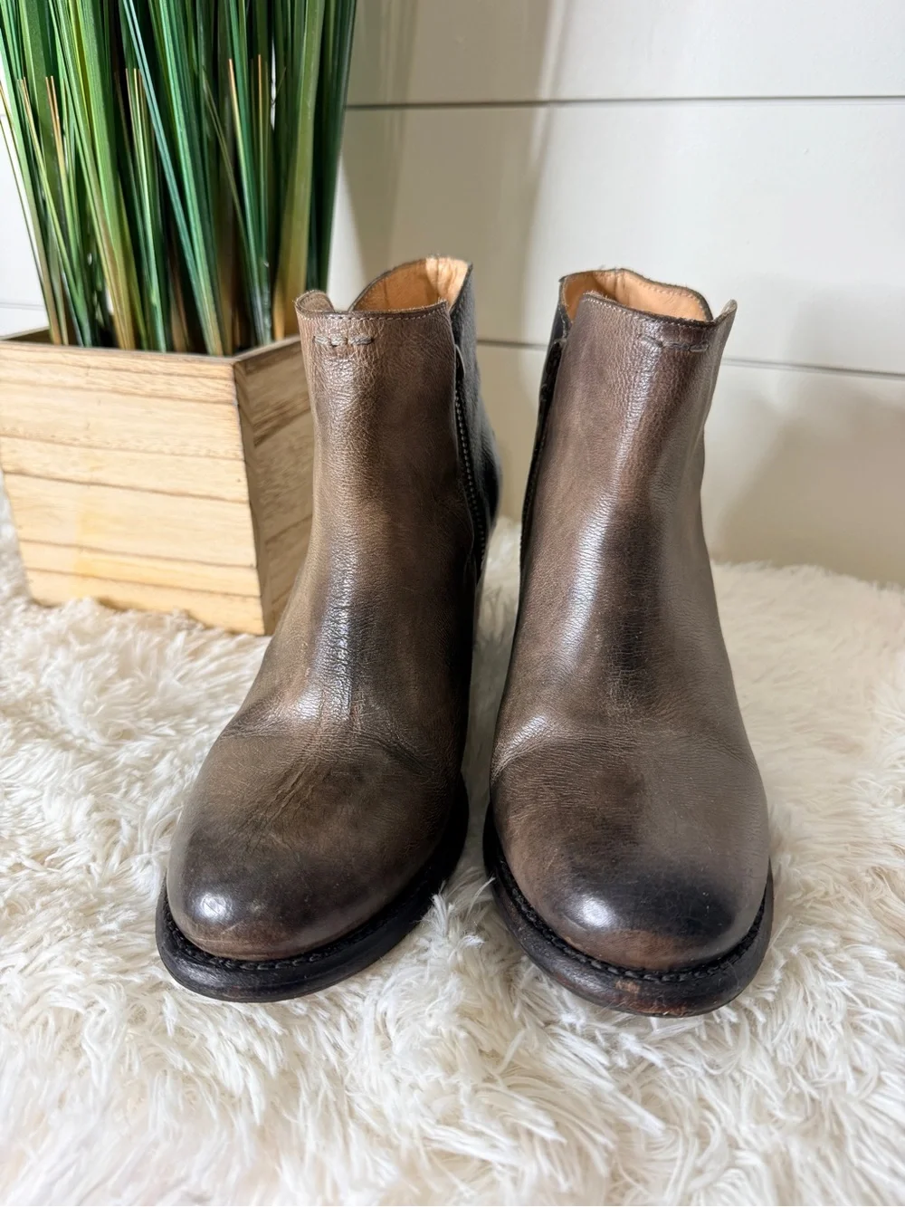 Bed Stu Yell Two-Tone Distressed Leather Ankle Booties Smoke Grey Black Size 8 - Picture 5 of 9